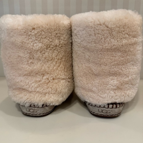 UGG Kestrel Shearling Cuff Boots - Picture 8 of 16